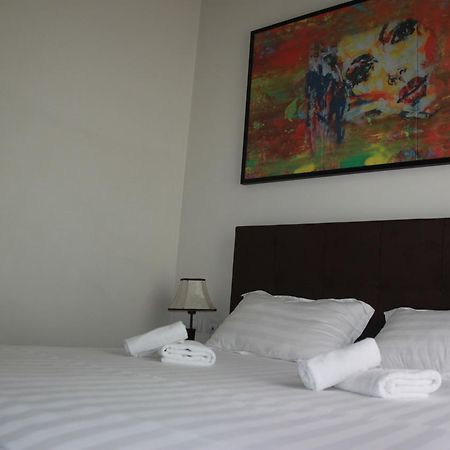Living Hotel Tiranë Ngoại thất bức ảnh