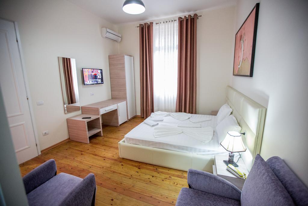Living Hotel Tiranë Ngoại thất bức ảnh