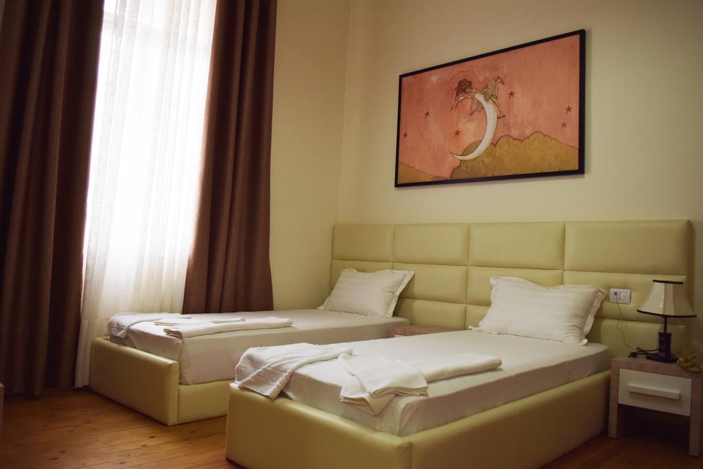 Living Hotel Tiranë Ngoại thất bức ảnh