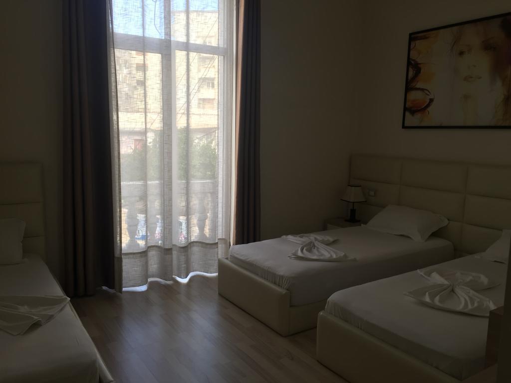 Living Hotel Tiranë Ngoại thất bức ảnh