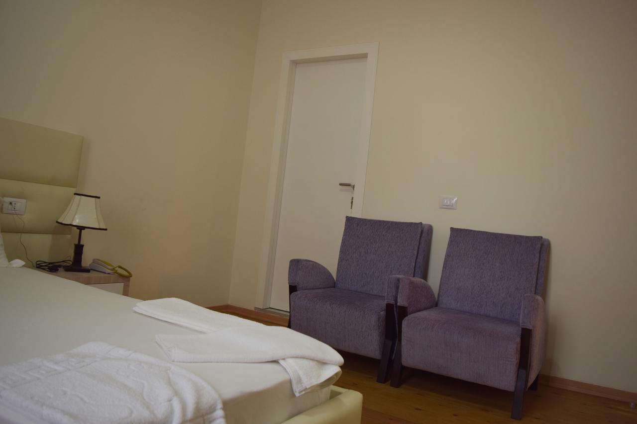 Living Hotel Tiranë Ngoại thất bức ảnh
