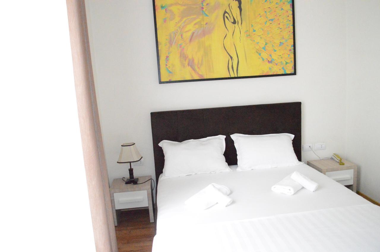 Living Hotel Tiranë Ngoại thất bức ảnh