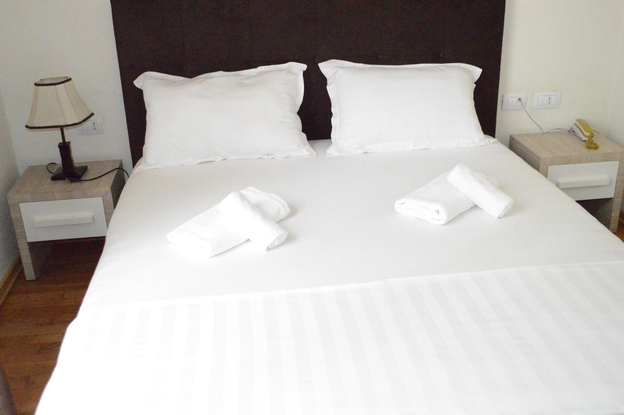 Living Hotel Tiranë Ngoại thất bức ảnh