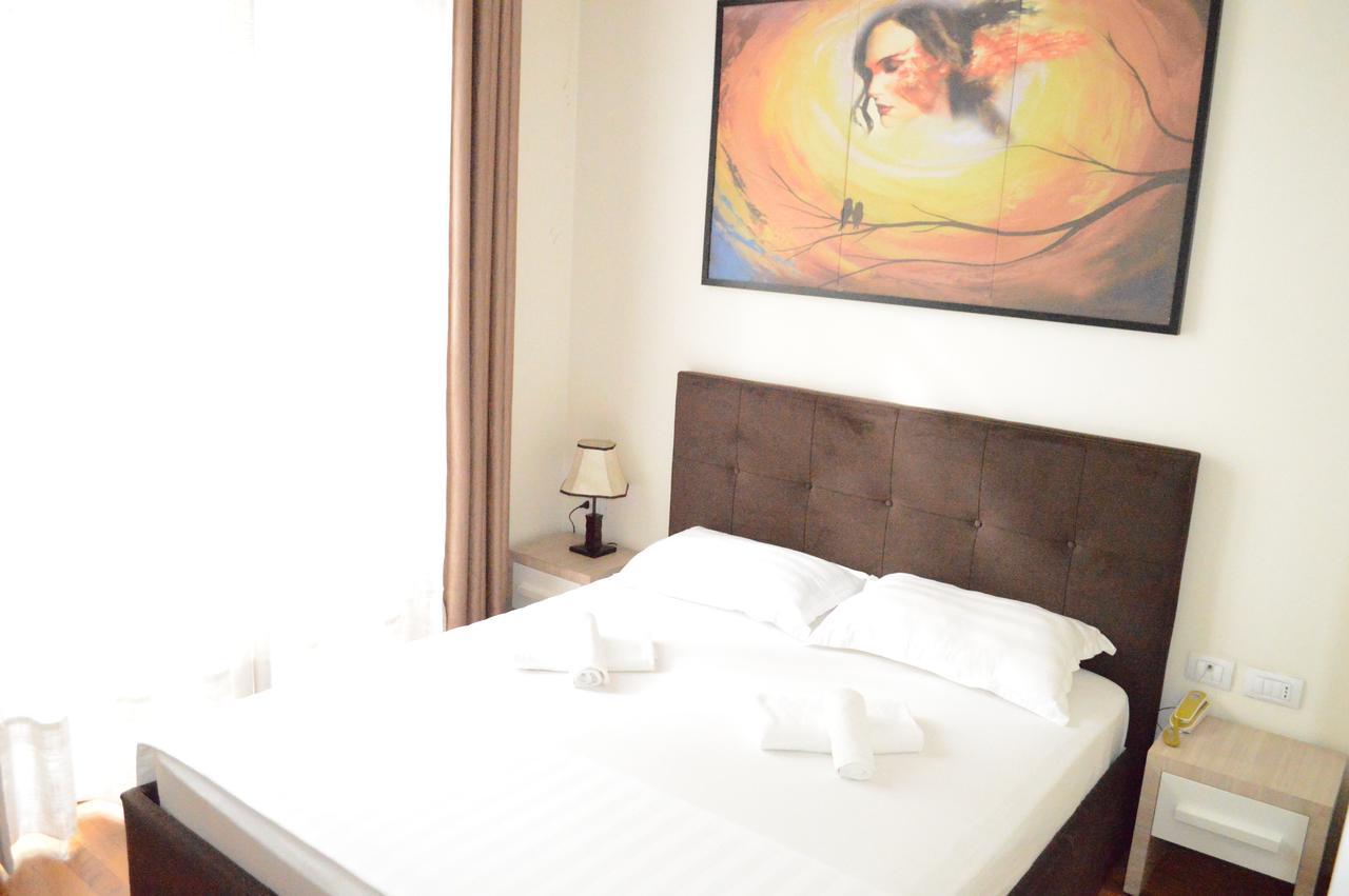 Living Hotel Tiranë Ngoại thất bức ảnh
