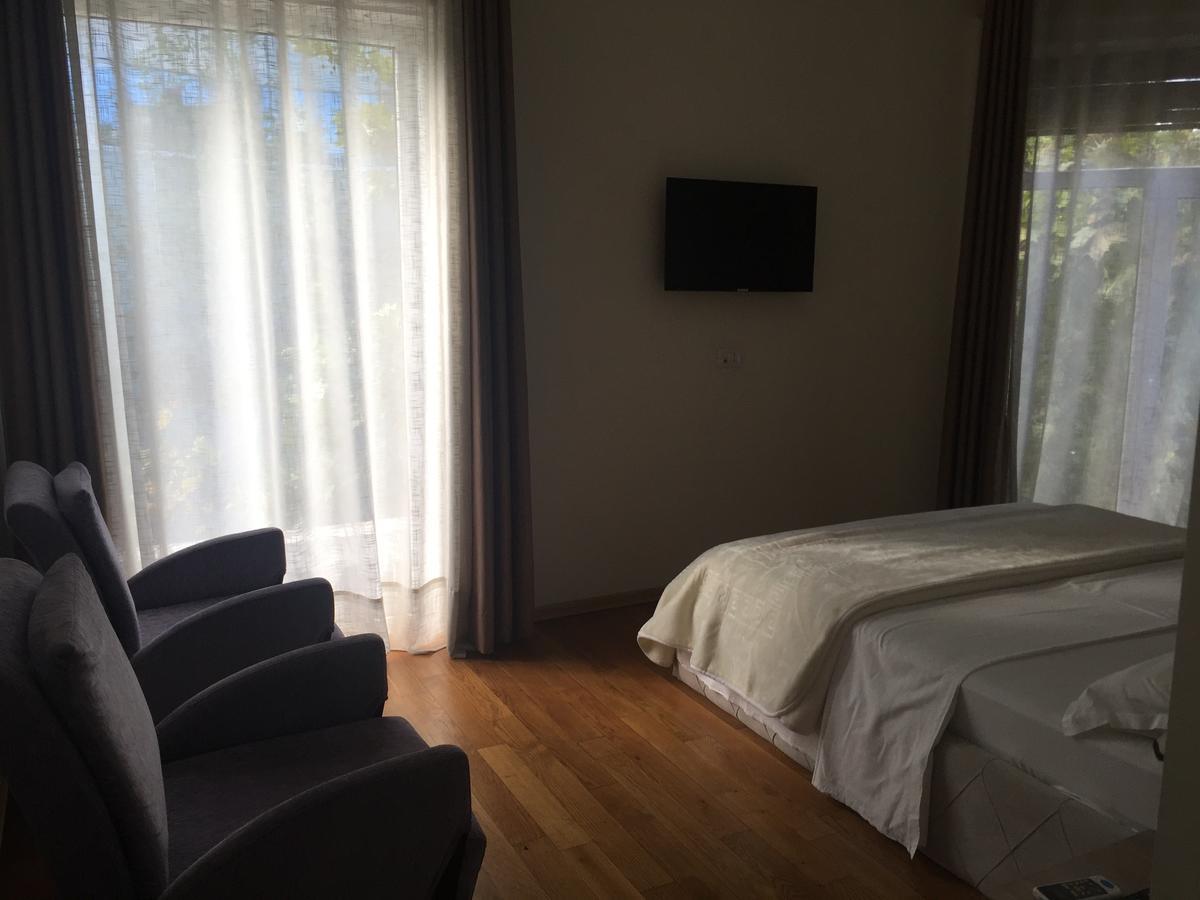 Living Hotel Tiranë Ngoại thất bức ảnh