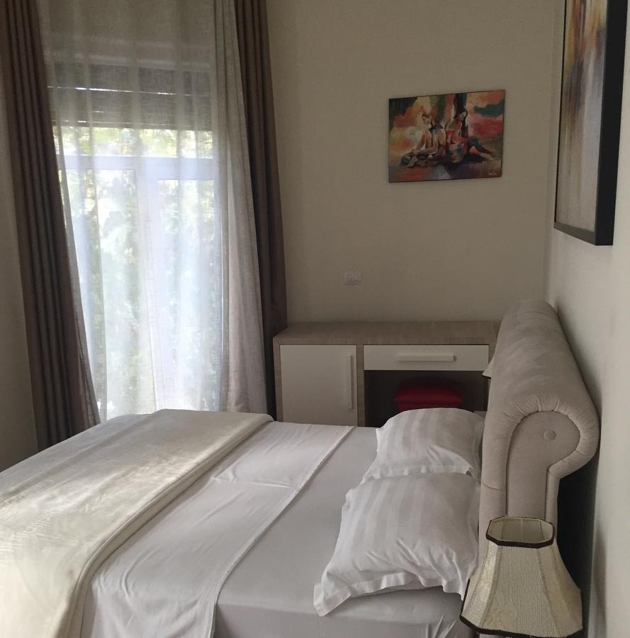 Living Hotel Tiranë Ngoại thất bức ảnh