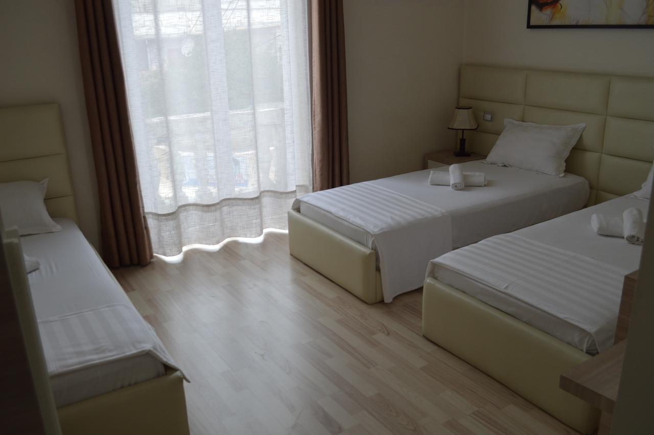 Living Hotel Tiranë Ngoại thất bức ảnh