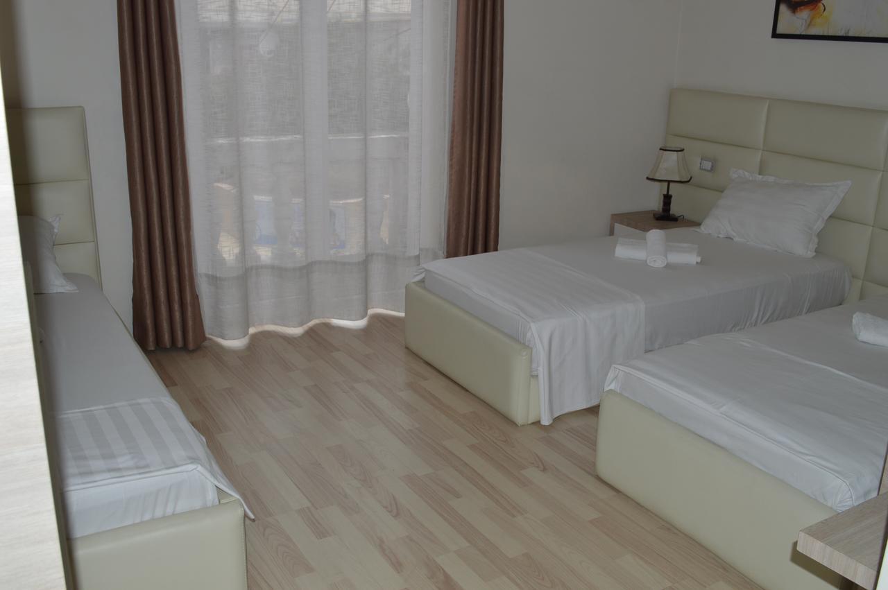 Living Hotel Tiranë Ngoại thất bức ảnh