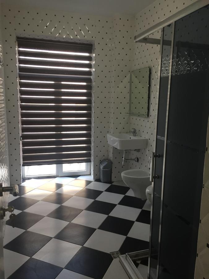 Living Hotel Tiranë Ngoại thất bức ảnh