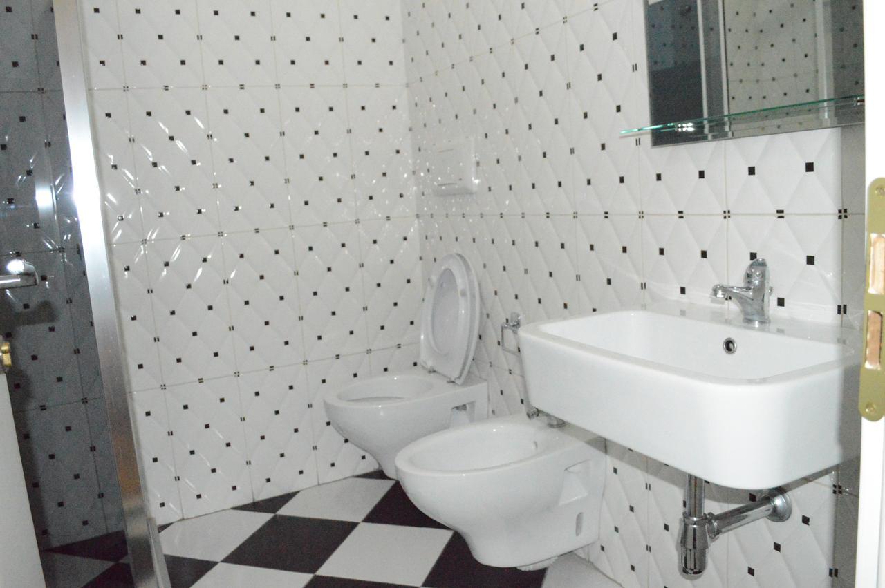 Living Hotel Tiranë Ngoại thất bức ảnh
