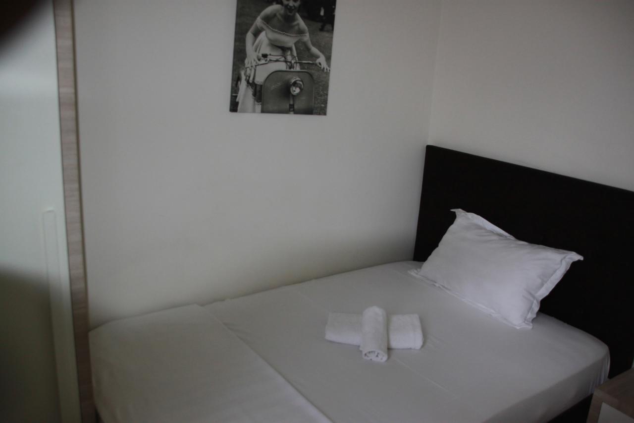 Living Hotel Tiranë Ngoại thất bức ảnh