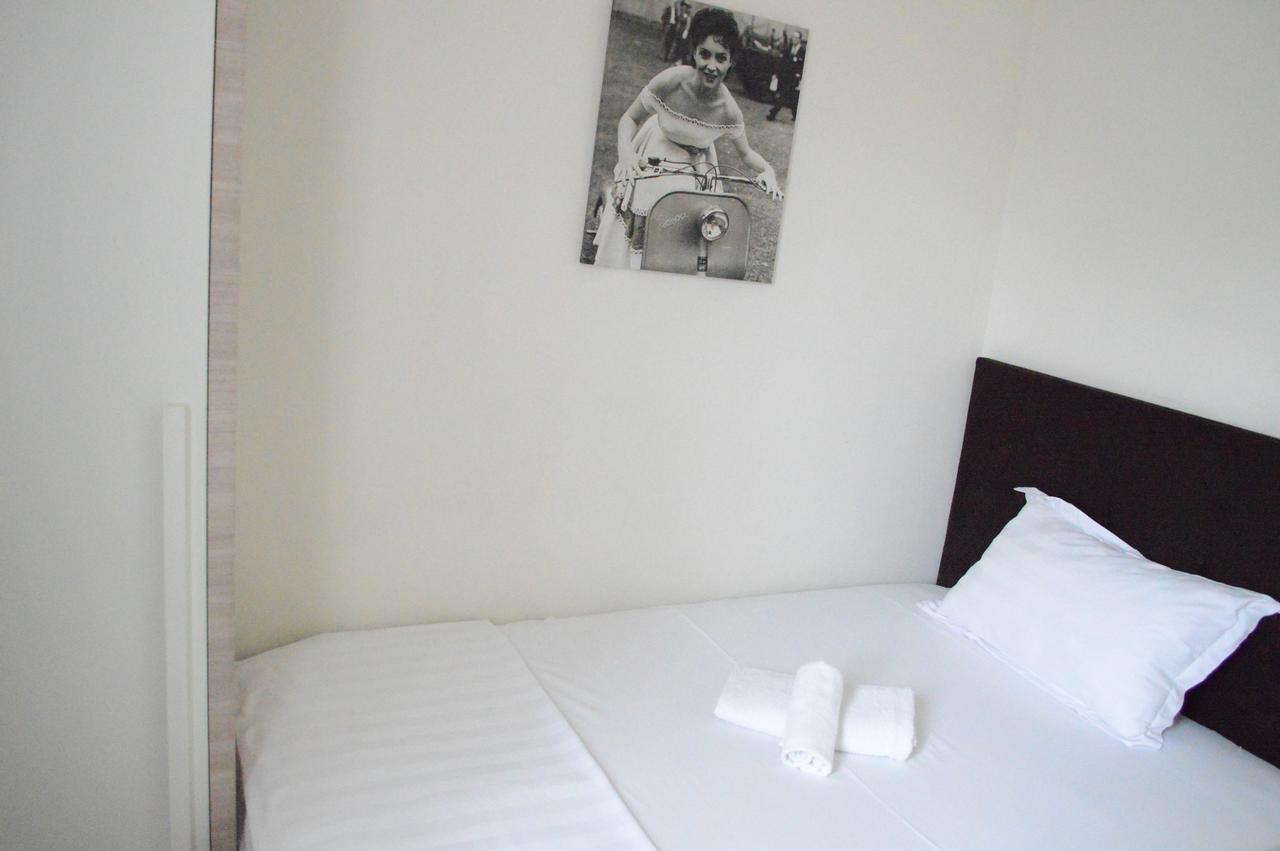 Living Hotel Tiranë Ngoại thất bức ảnh