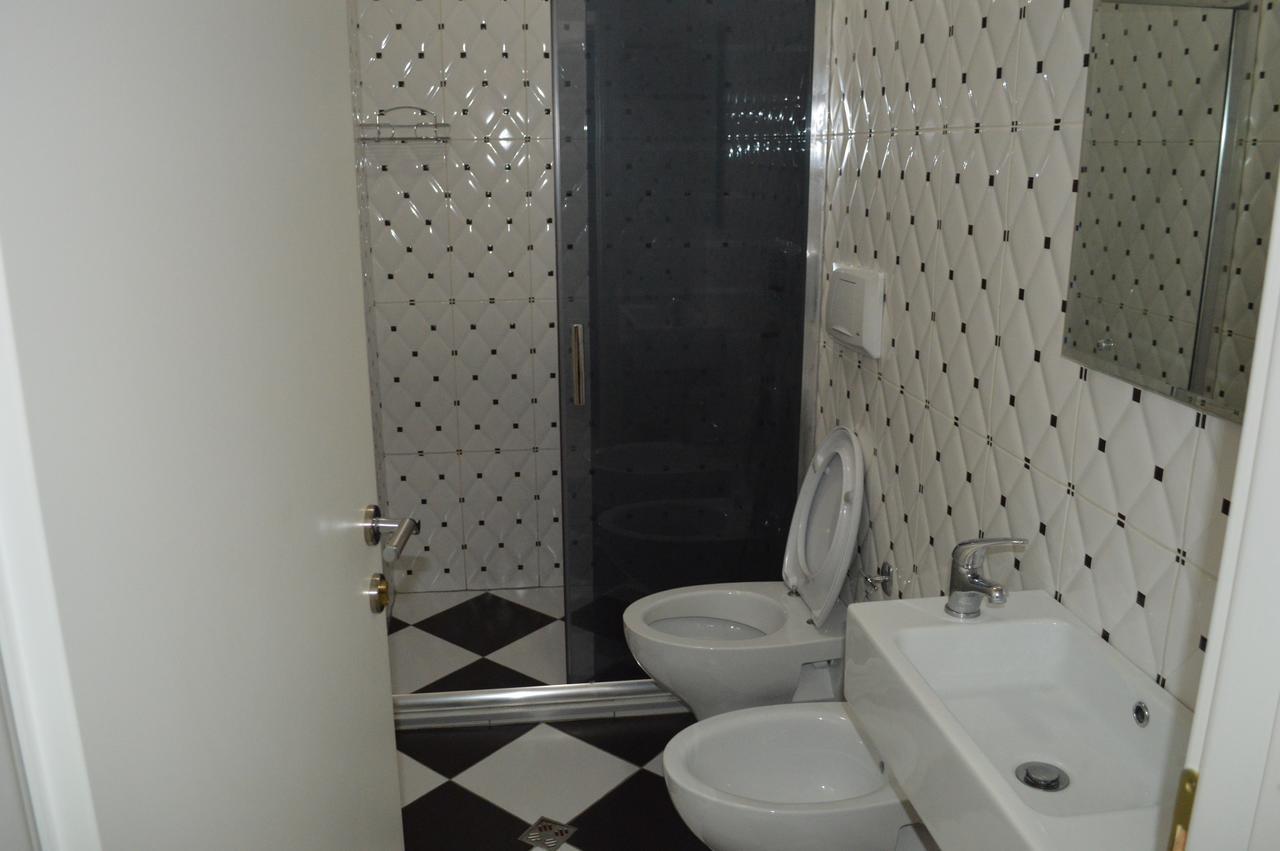 Living Hotel Tiranë Ngoại thất bức ảnh
